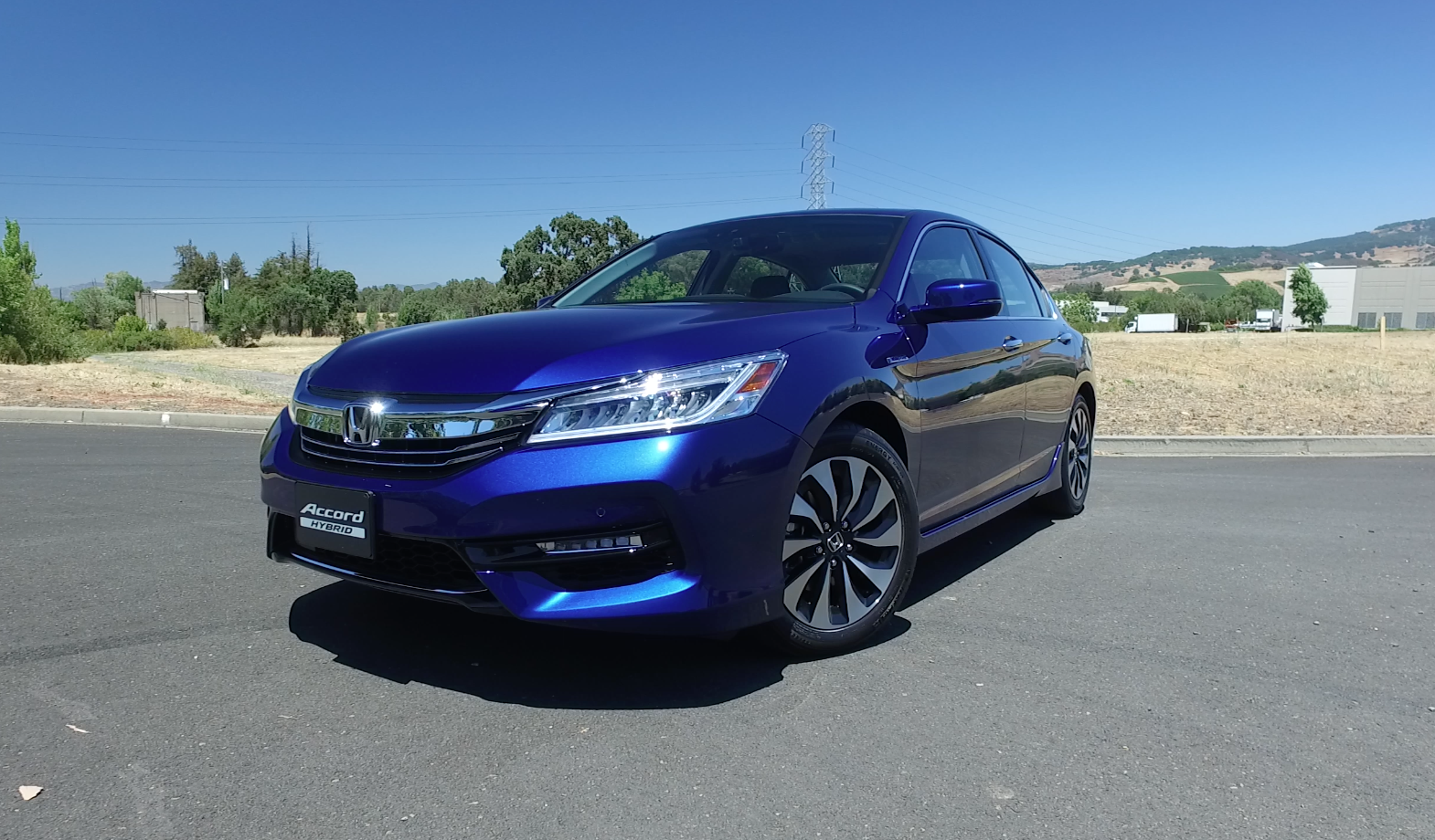 New 2017 Honda Accord Hybrid Boosts Power and Style (VIDEO)