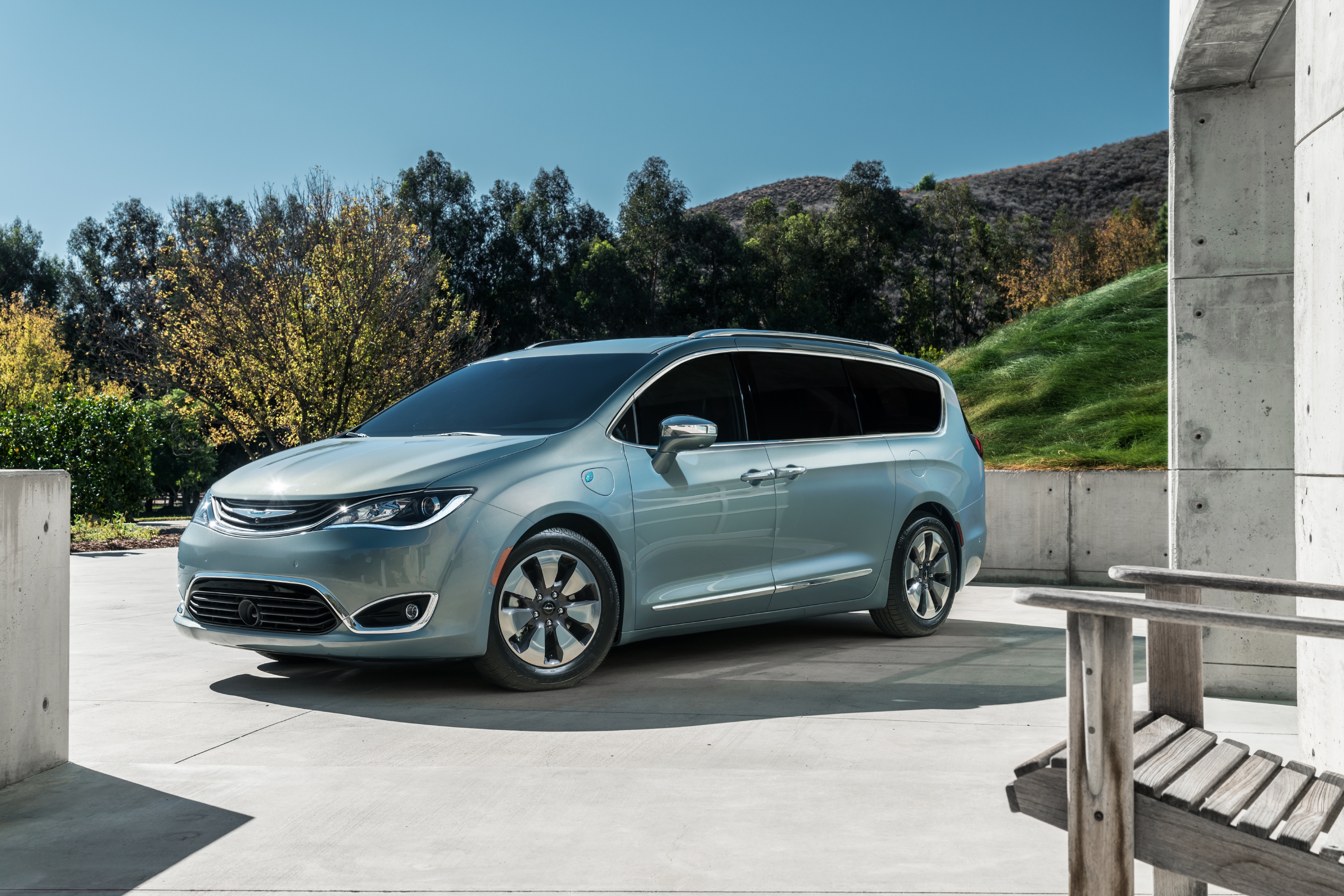 2017 Chrysler Pacifica earns IIHS Top Safety Pick+