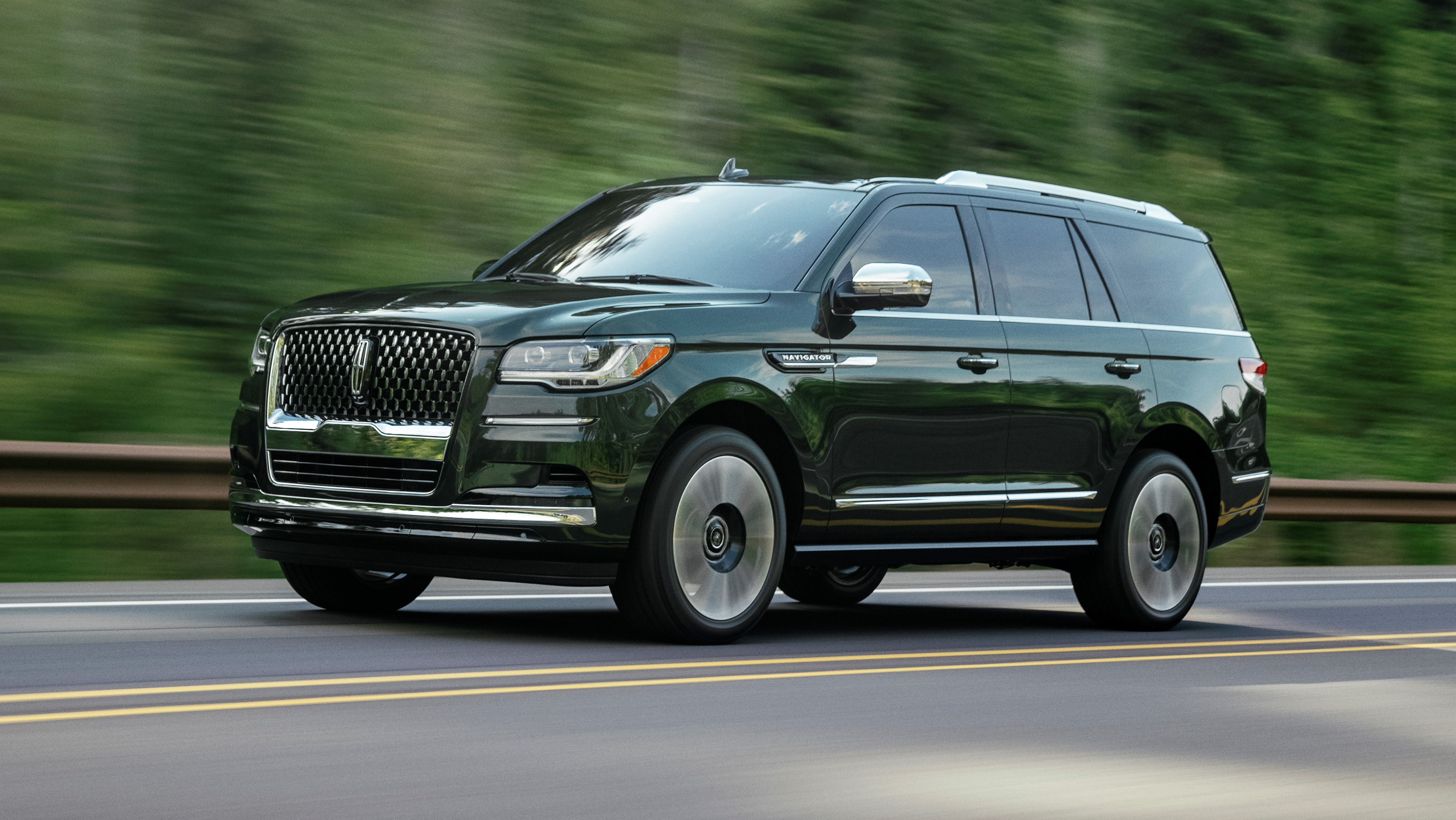 Lincoln Launches Revamped Full-Size Navigator