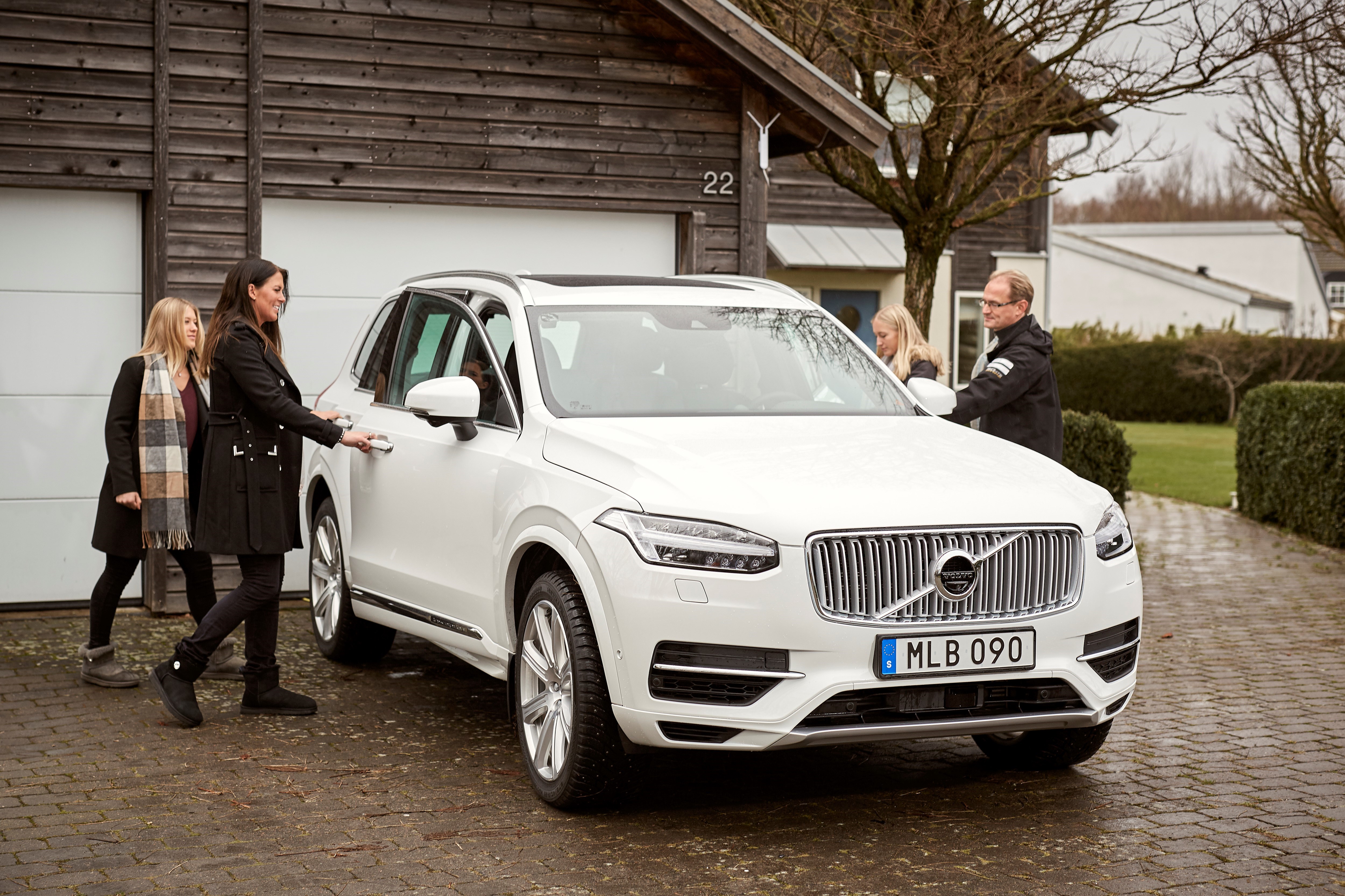 Volvo Self-Driving & Tesla Big Rig