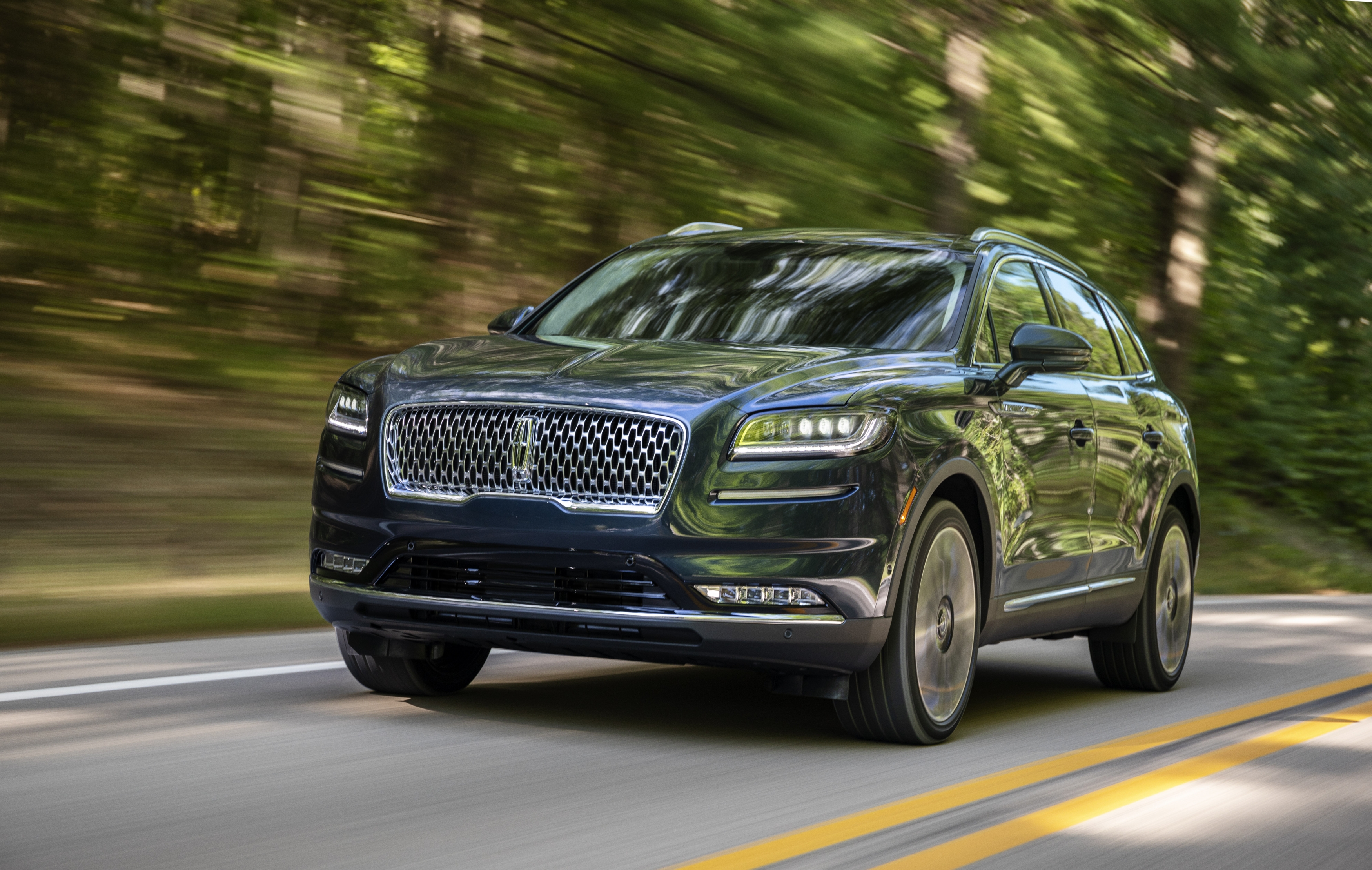 2021 Lincoln Nautilus Gets Updated Interior and Technology