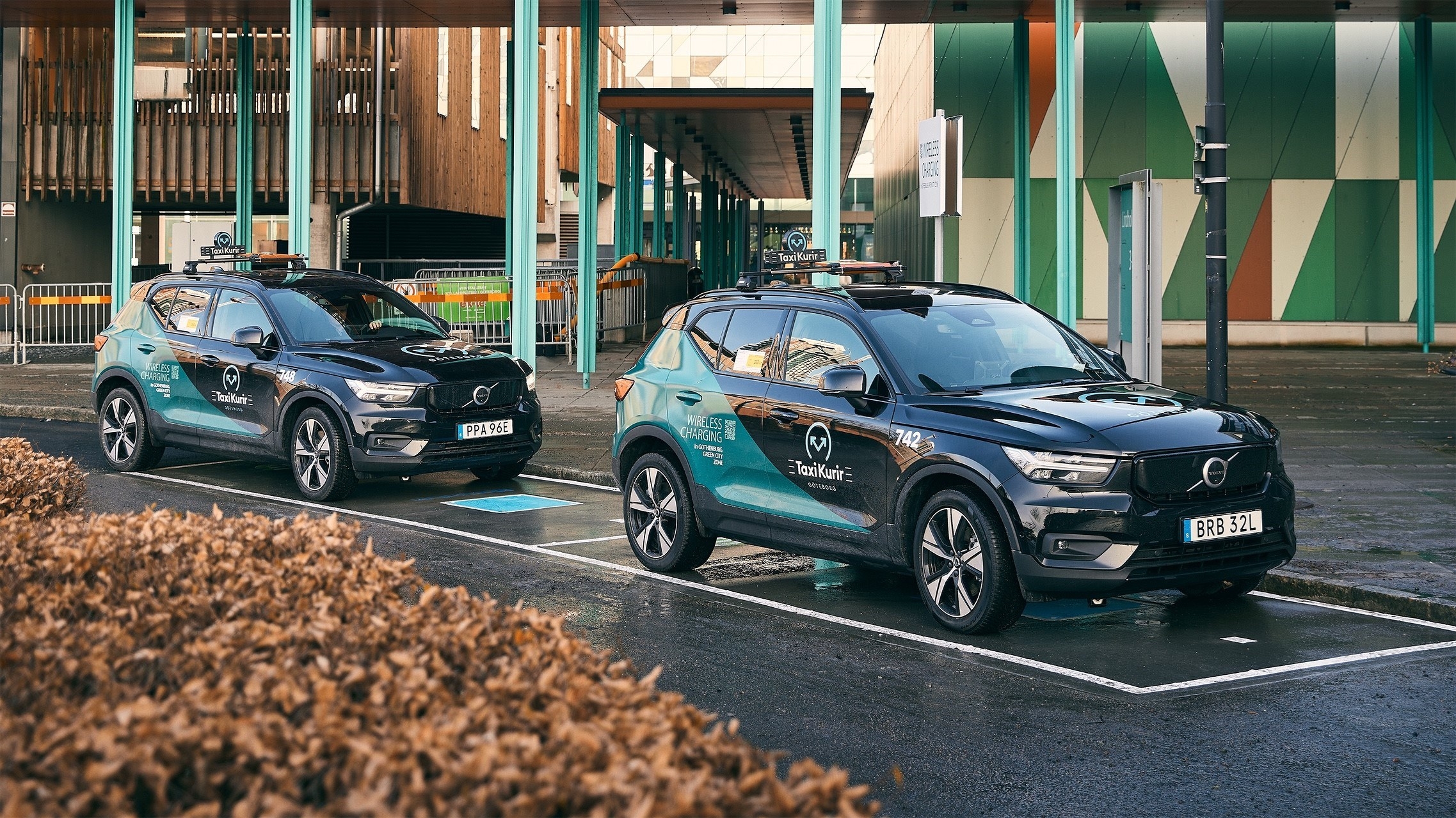 Volvo Testing Wireless Vehicle Charging with XC40