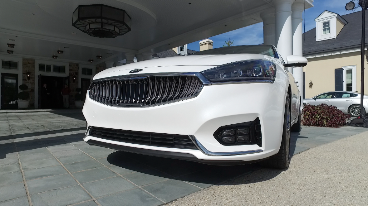Kia’s New 2017 Cadenza Lowers Weight and Price (VIDEO)