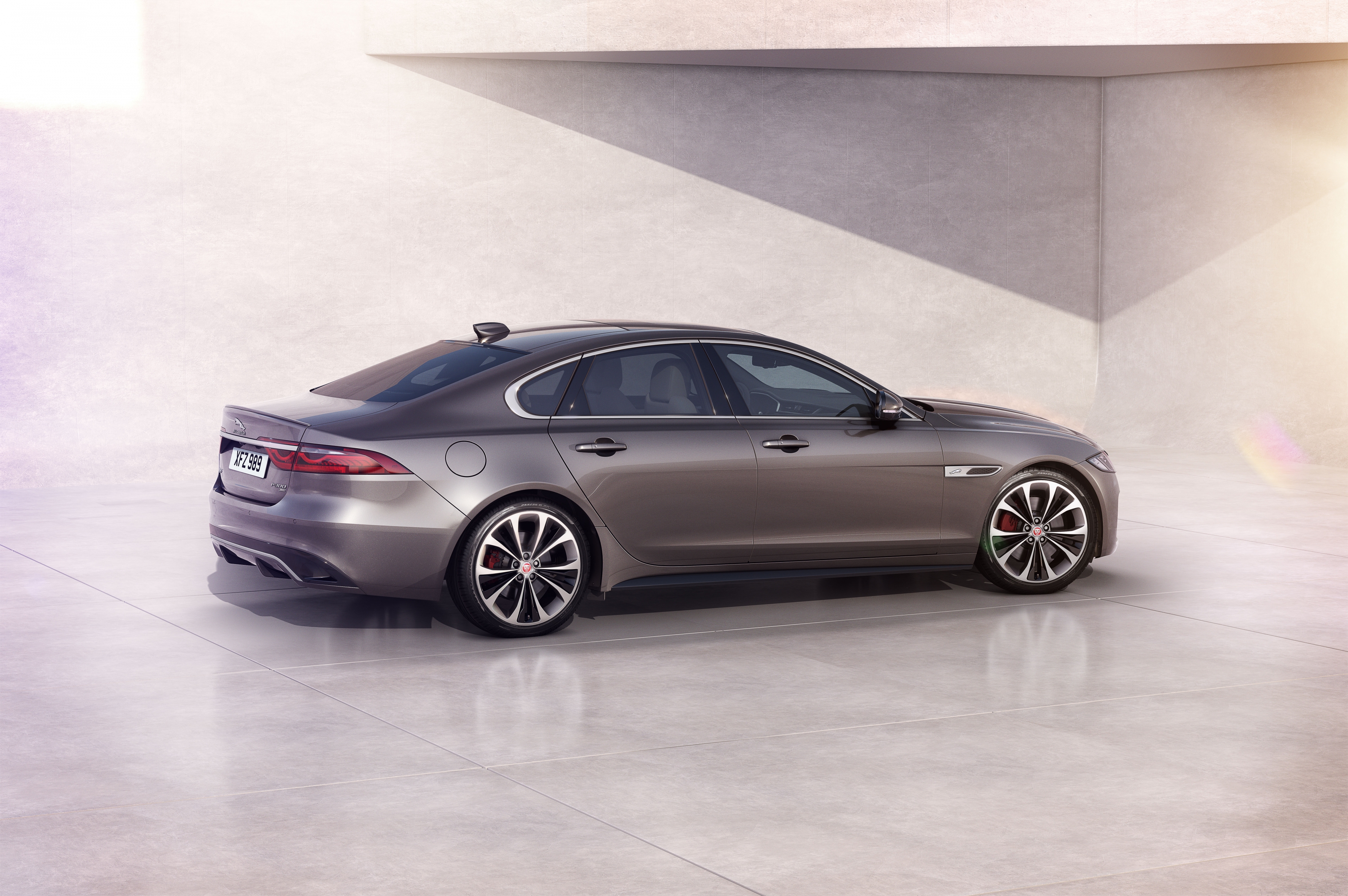 2021 Jaguar XF Sedan: Refined Luxury with Advanced Technology