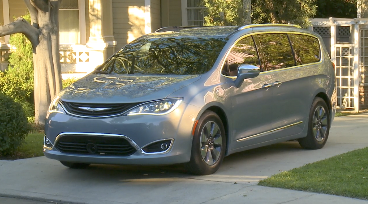 30 Miles of EV Range – We Drive the Chrysler Pacifica Plug-in Hybrid
