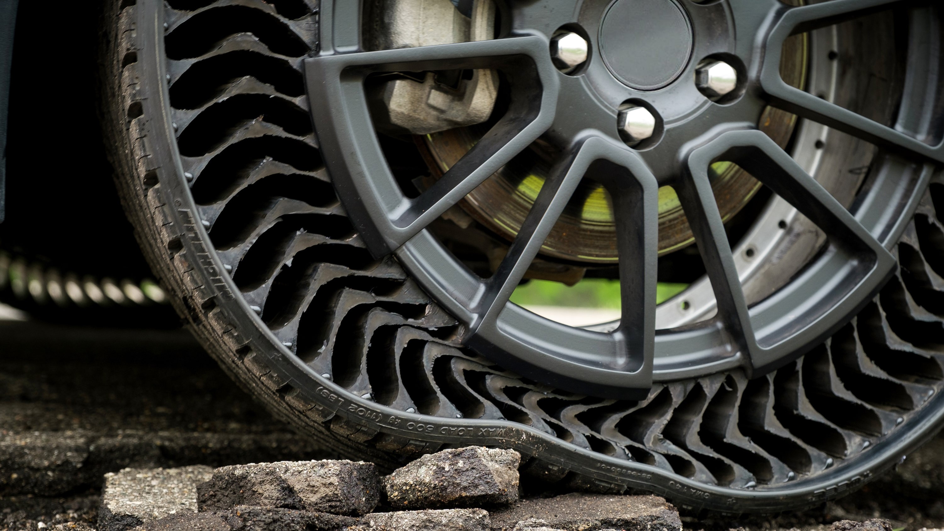GM and Michelin Join Forces On Airless Tires