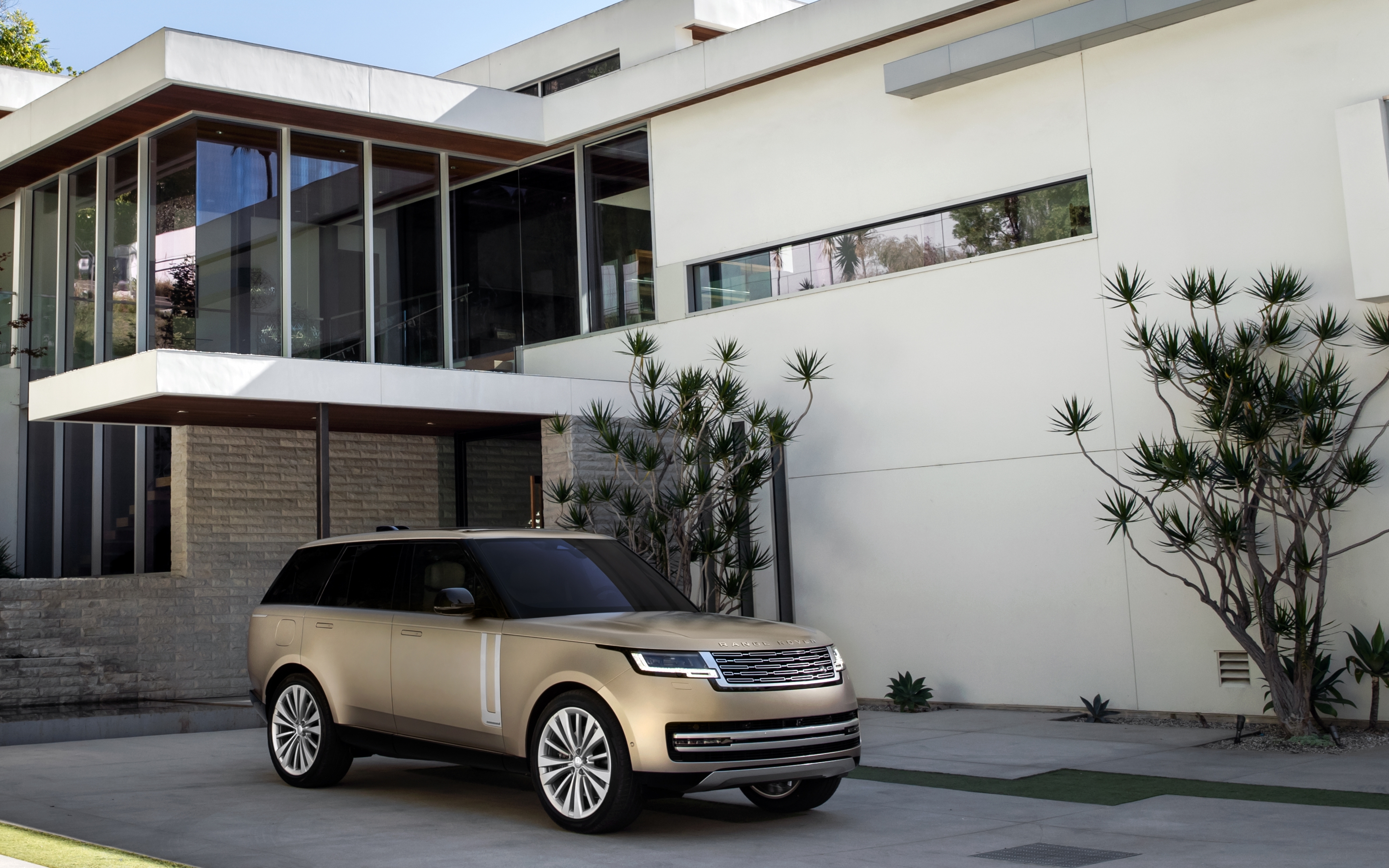 Land Rover Opens Orders for New Range Rover; Plug-In Hybrid and SV Prices Confirmed