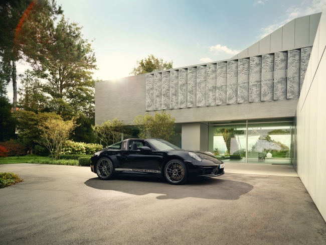 Limited Edition 911 Celebrates 50 Years of Porsche Design