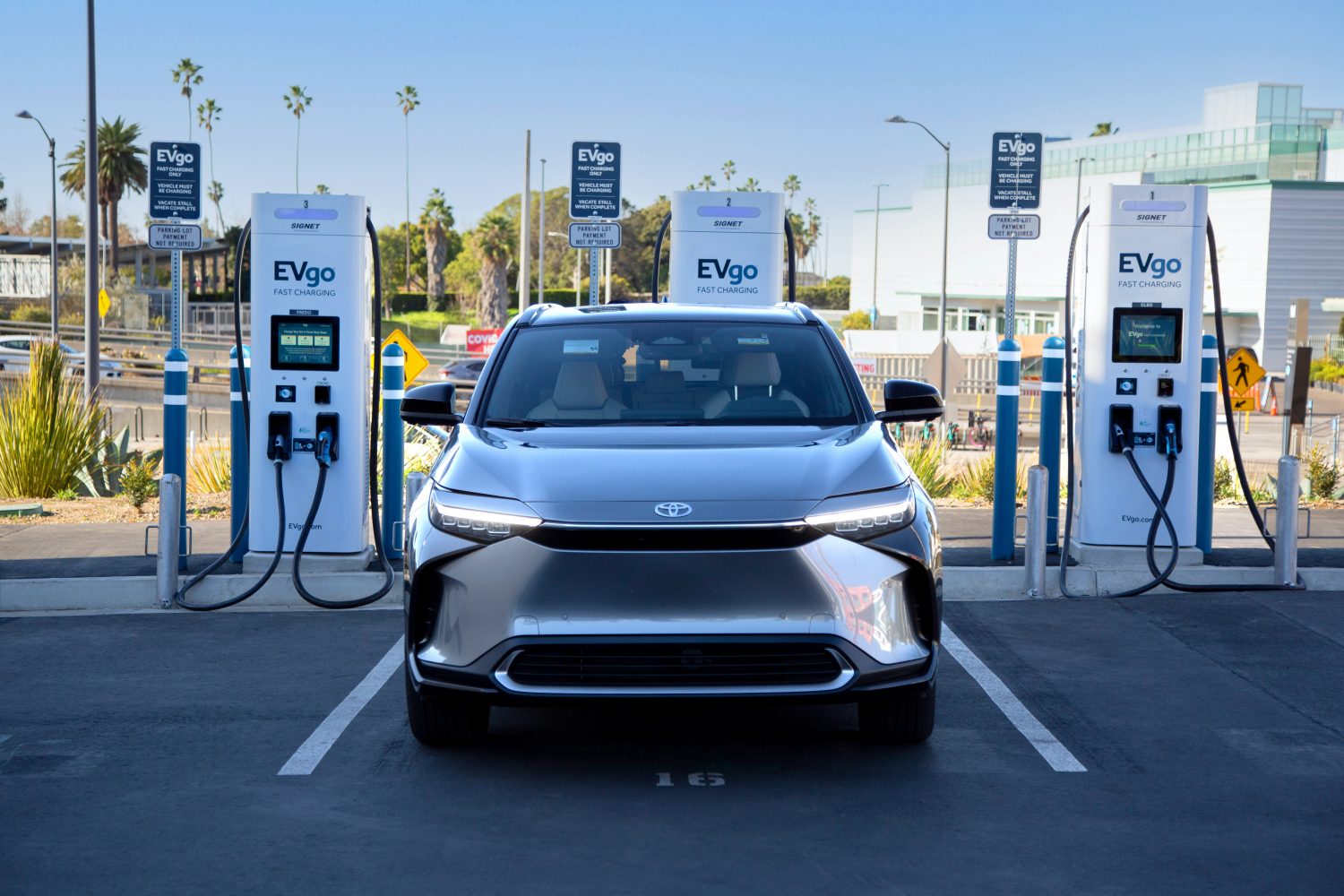 Toyota’s bZ4X Receives Public Fast Charging from EVgo