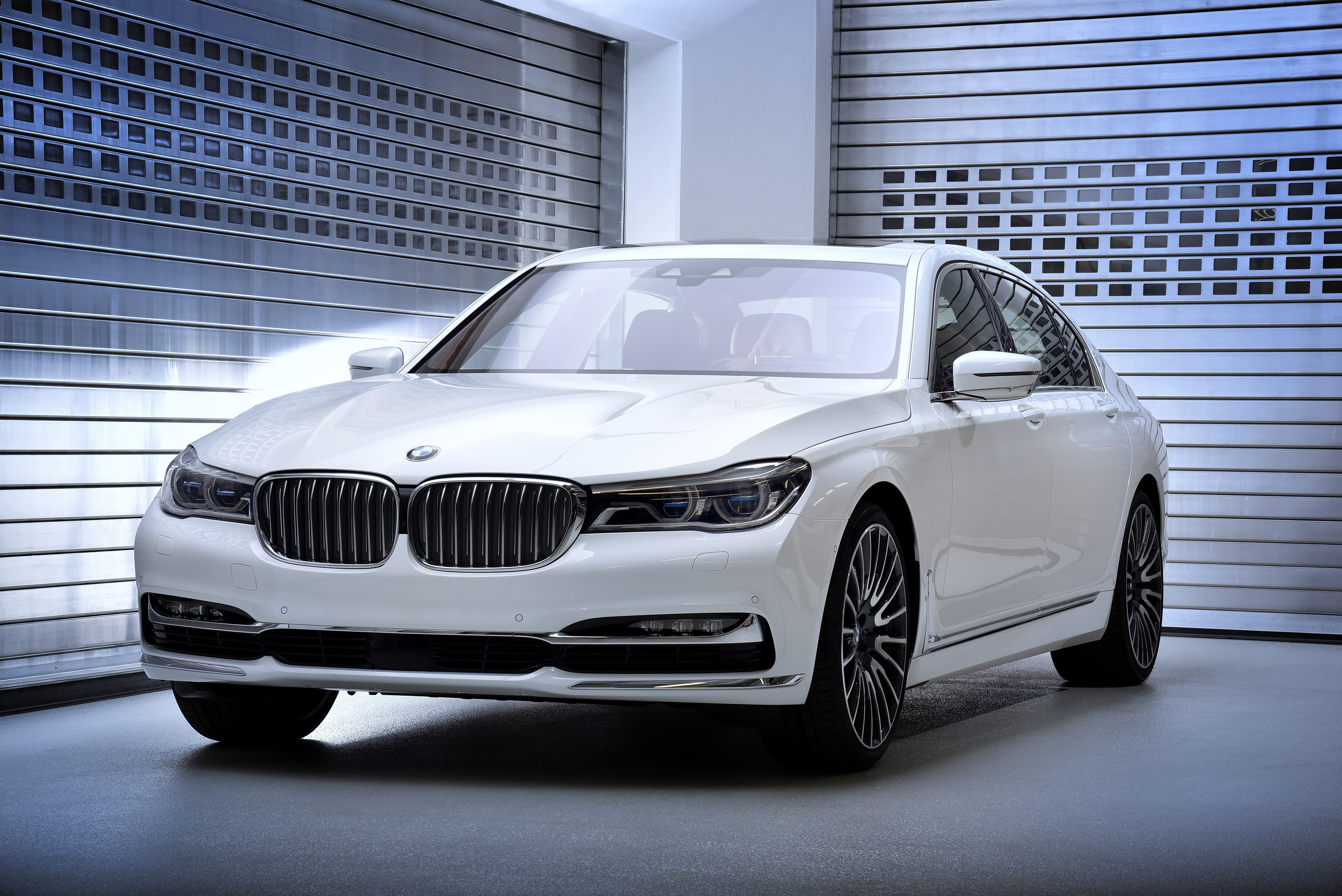 BMW Unveils Exclusive Editions of the BMW 750Li xDrive