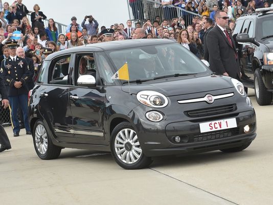 Pope Francis rides around Washington, DC in a Fiat