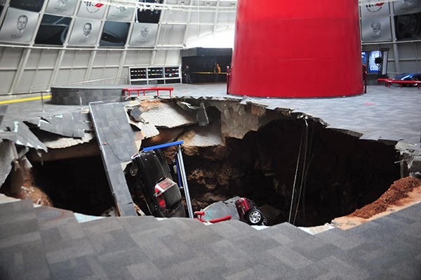 Huge Sinkhole Swallows 8 Cars at the Corvette Museum